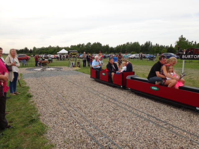 618x457 pixels (244K)