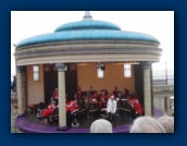 Christmas Day - The Band plays
